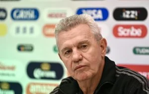 “Ya déjense de dinosaurios”: Afición pide a Javier Aguirre dar oportunidad a jóvenes