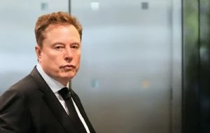 La IA, ¿un nuevo Prometeo encadenado? El juicio del siglo y el alma de la inteligencia artificial