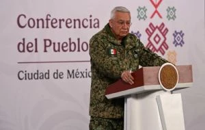 Con la voz entrecortada, general Trevilla reconoce a militares muertos en la captura de 