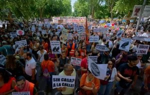 Protesta masiva en Madrid por aumento de costos de viviendas: 