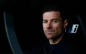 Xabi Alonso fichó como nuevo director técnico del Chelsea con un contrato de cuatro años