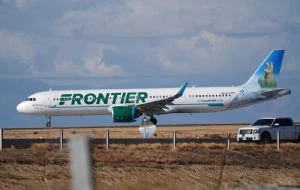 Avión de Frontier atropella a una persona en el Aeropuerto de Denver (Video)