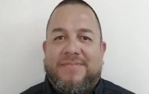 Asesinan a balazos a subcomandante de la FGE en Ensenada