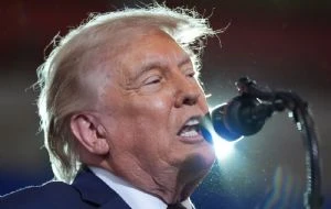 Trump asegura que el diálogo con Irán sigue progresando y no firmará un acuerdo precipitado