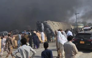 Atentado suicida cerca de una vía férrea en Pakistán deja al menos 23 muertos y más de 70 heridos