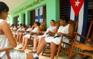 Cuba denuncia que más de 32 mil embarazadas afrontan riesgos añadidos por el bloqueo petrolero de EU