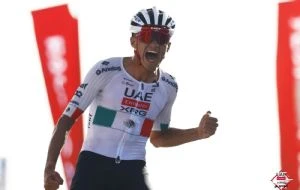 Isaac del Toro conquista la montaña y toma el liderato en el Tour de Emiratos Árabes