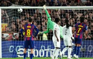 Barcelona vence 2-0 al Real Madrid y es campeón de LaLiga
