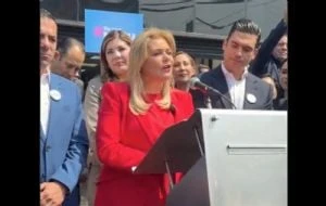 Maru Campos, gobernadora de Chihuahua, asiste a la FGR para comparecer sobre agentes de la CIA