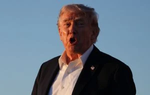 Trump confirma ataques contra siete lanchas de Irán; invita a Corea del Sur a sumarse a 