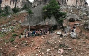 Esclavos en la Sierra Tarahumara; Sobrevivir a los campos de trabajo forzado del narco
