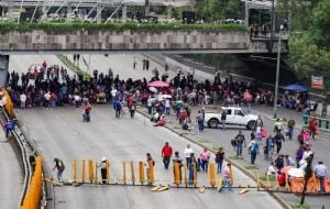 Ante bloqueo en Circuito Interior, la Segob llama a la CNTE a privilegiar el diálogo
