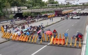CNTE bloquea Circuito Interior en ambos sentidos