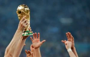 Mundial 2026: ¿Quiénes son las únicas personas que pueden tocar la Copa del Mundo?