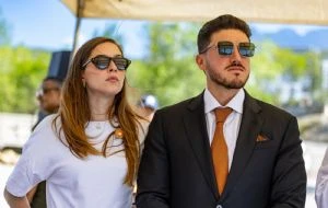Morena denuncia a Samuel García y a Mariana Rodríguez ante la FGR