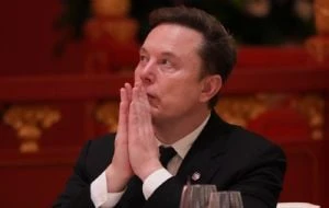 Corte federal rechaza demanda de Elon Musk contra OpenAI por presentarla tarde
