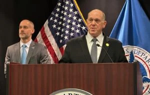 Zar fronterizo de Trump dice que fuerza “pequeña” seguirá en Minnesota tras reducción de despliegue