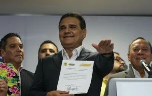 Pese a amenaza de la FGR, jueza frena por tiempo indefinido captura de Aureoles