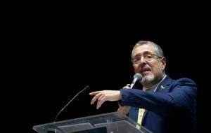 Arévalo niega acuerdo con EU para operar contra el narcotráfico en Guatemala