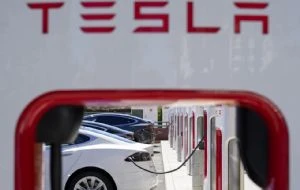 Tesla llama a revisión más de 125 mil autos para reparar sistema de aviso del cinturón de seguridad