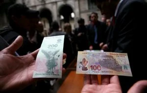 Peso pierde por presiones de Trump con el cobre y Canadá