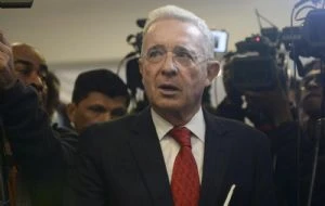 El expresidente Álvaro Uribe es condenado a 12 años de prisión domiciliaria