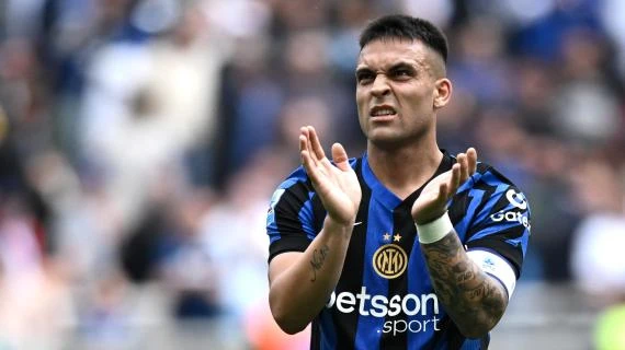 Lautaro comanda, è la notte dell'anno per l'Inter. Corriere dello Sport in apertura: 