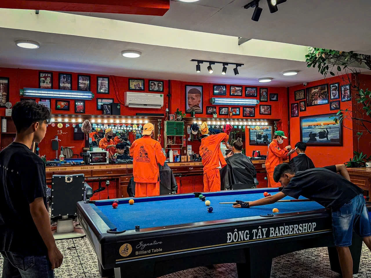 Đông Tây Barbershop: Từ góc phố Việt đến bản đồ nghề nghiệp toàn cầu