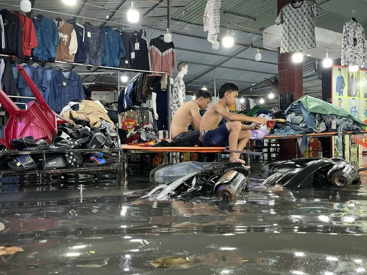 Mưa lớn, ngập nhiều nơi ở Nha Trang