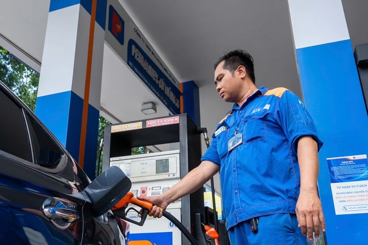 Trước ngày xăng E10 'phủ sóng': Khách lựa chọn xăng sinh học tăng dần