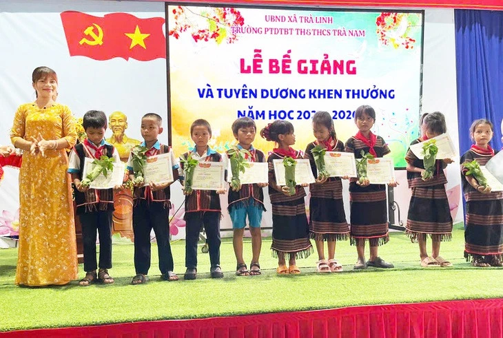 Trường trao thưởng bằng sâm Ngọc Linh: Ý nghĩa nhưng trồng ở đâu, chăm sóc sao?