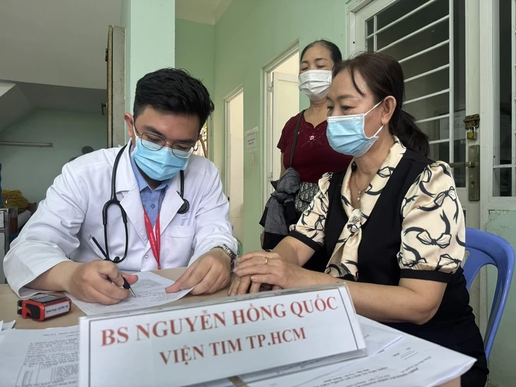 Người tạm trú tại TP.HCM có được khám sức khỏe định kỳ miễn phí?