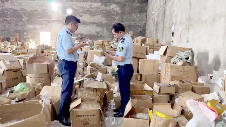 Quản lý thực phẩm trong 'siêu đô thị': Không ngoại lệ cho hàng nhà làm