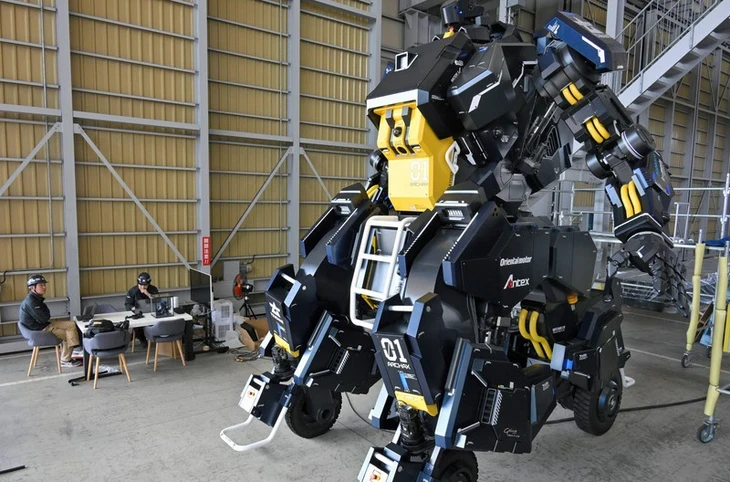 Nhật Bản phát triển robot cứu hộ khổng lồ hình người