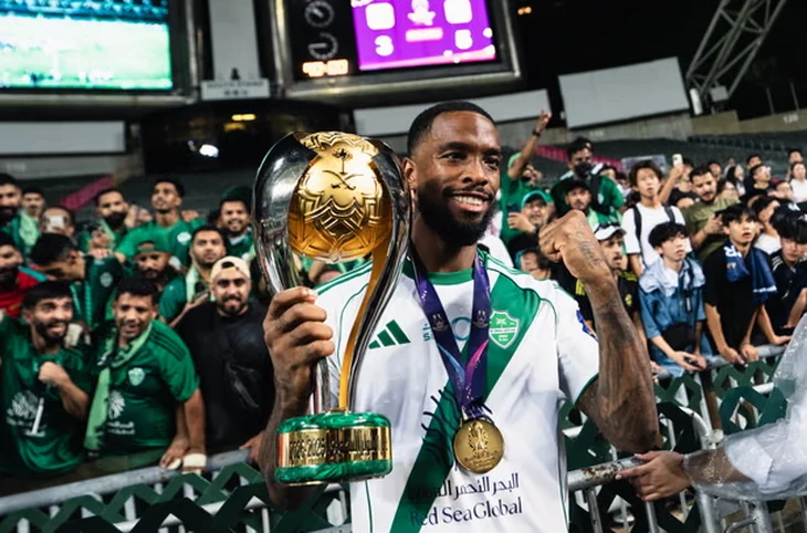 Bắt chước Ronaldo, tiền đạo người Anh nói Saudi Pro League đẳng cấp ngang Premier League