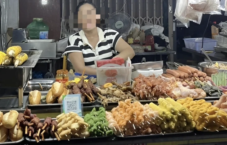 Phạt người bán hàng rong Đà Nẵng 'chặt chém' 6 khách Lào