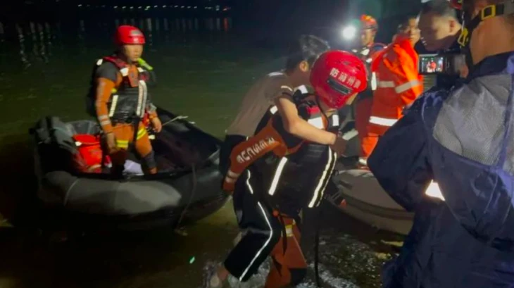 2 tàu du lịch Trung Quốc lật, 60 người nhập viện, ông Tập ra 'chỉ thị quan trọng'