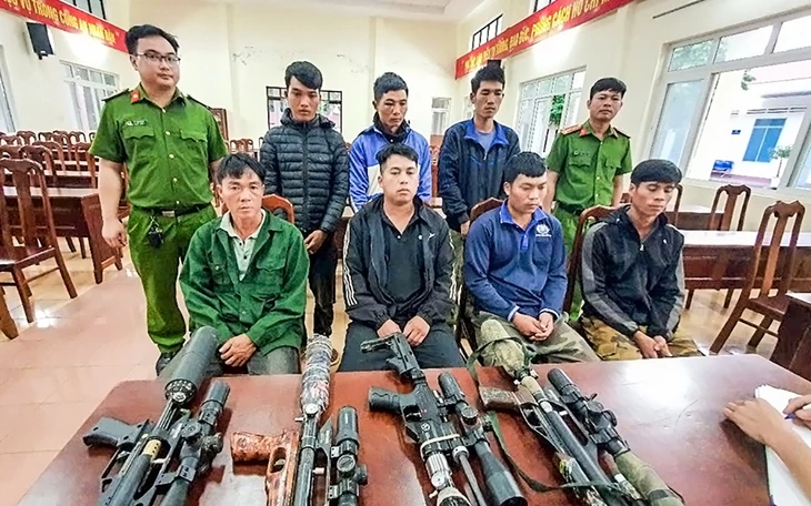 Bắt 7 người mang 4 súng tự chế, 560 viên đạn vào rừng săn bắn