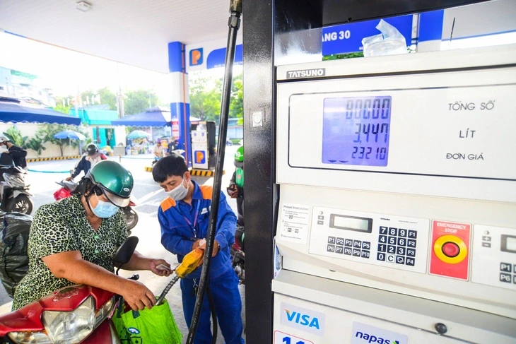 Xăng dầu tiếp tục tăng giá phiên thứ ba liên tiếp