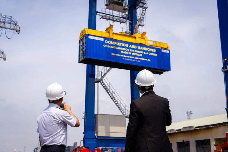Lần đầu Việt Nam sản xuất cẩu RTG Hybrid, Tân Cảng Cát Lái chính thức vận hành