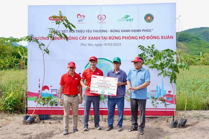 Dai-ichi Life Việt Nam góp trồng hơn 10.000 cây xanh tại rừng phòng hộ Đồng Xuân, Phú Yên