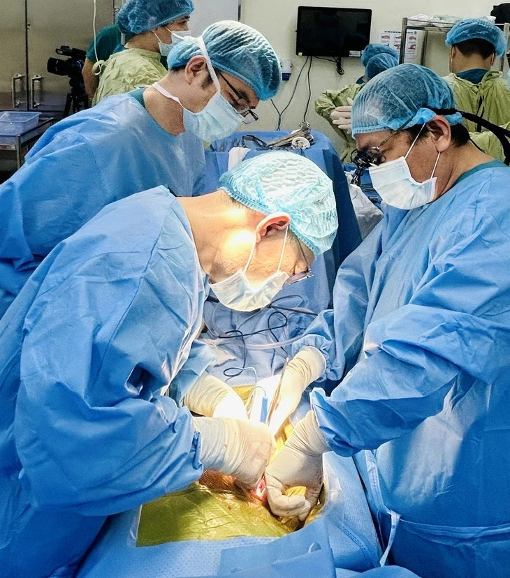 Kỳ tích từ lòng nhân ái: Hai người bệnh trẻ được 'sống thêm lần nữa' sau ghép thận