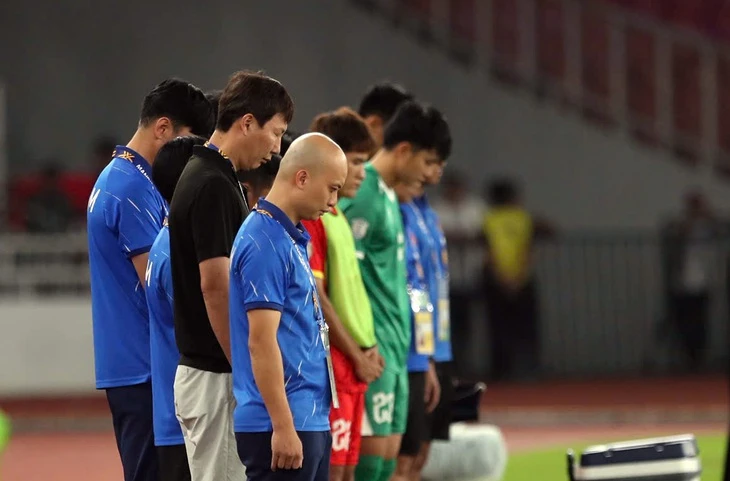Giải U23 Đông Nam Á dành một phút tưởng niệm các nạn nhân bị lật tàu ở Quảng Ninh