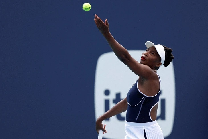 Vượt qua 'cơn đau phụ nữ', Venus Williams trở lại quần vợt ở tuổi 45
