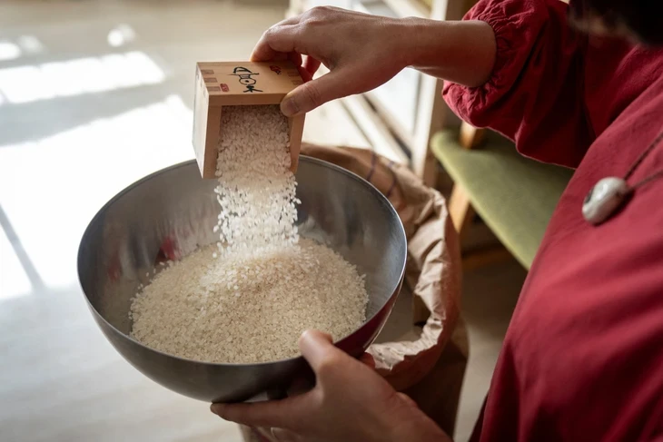 Nhật Bản mở kho gạo dự trữ để ngăn người dân mua gạo ngoại nhập