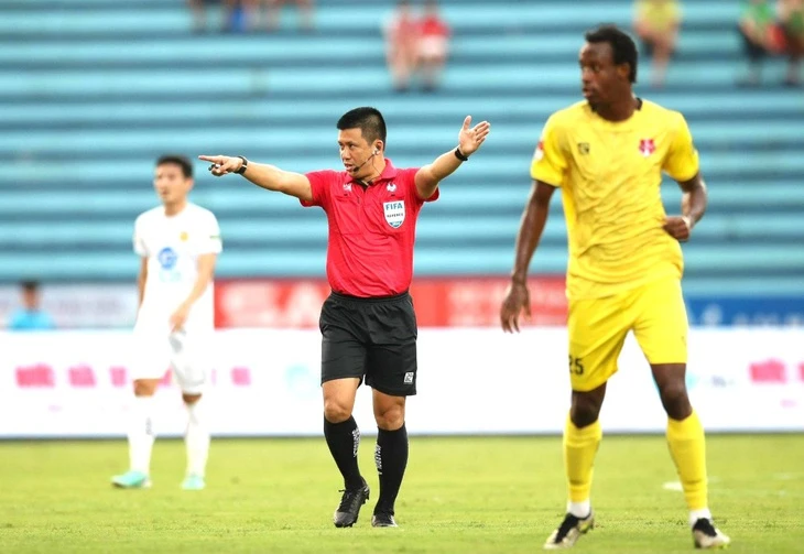 Trọng tài FIFA điều hành Giải bóng đá công nhân, viên chức Việt Nam 2026