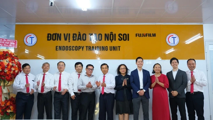 Lần đầu triển khai nội soi siêu âm, phát triển nội soi tiêu hóa ở miền Tây