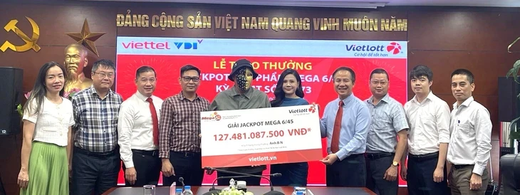 Biết trúng vé số Vietlott 127 tỉ, người đàn ông nói ‘cảm giác khá bình tĩnh’