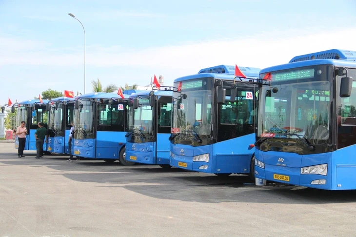 Khai trương bến xe buýt Hóc Môn, thêm điểm đậu khu Tây Bắc TP.HCM