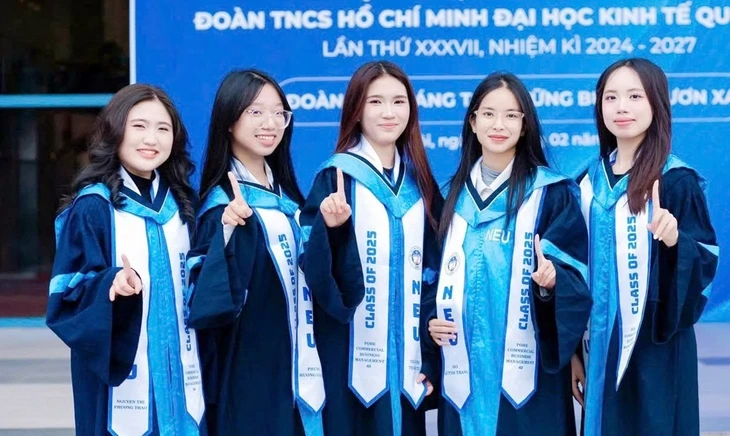 Đưa tiếng Anh thành ngôn ngữ chính ở đại học